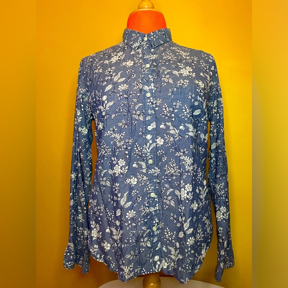 🪻GAP Fitted Boyfriend Floral Indigo Buttondown 🪻